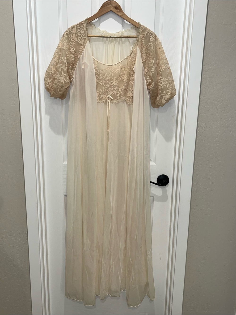 Vanity Fair 1960's Peignoir Set - Cream Lace Puff Sleeve Maxi Robe & Nightgown